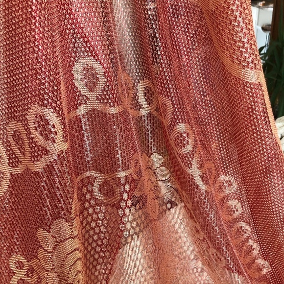BEAUTIFUL VINTAGE SHEER TABLECLOTH 100% POLYESTER APPROX 64" DIAMETER - Picture 1 of 7
